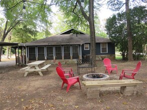 186 Mill Creek Resort Rd in Pottsboro, TX - Foto de edificio - Building Photo