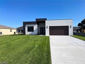 477 Rayford St in Lehigh Acres, FL - Building Photo - Building Photo