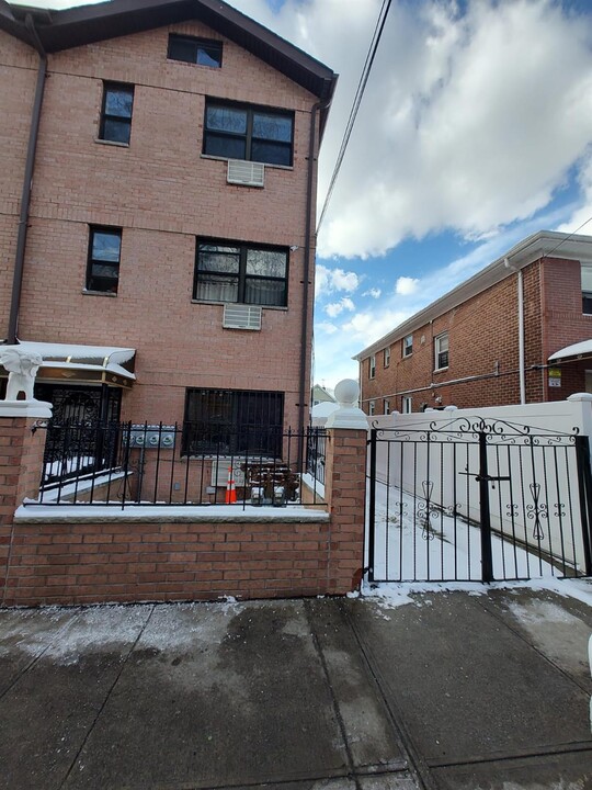 103-50 97th St in Queens, NY - Building Photo