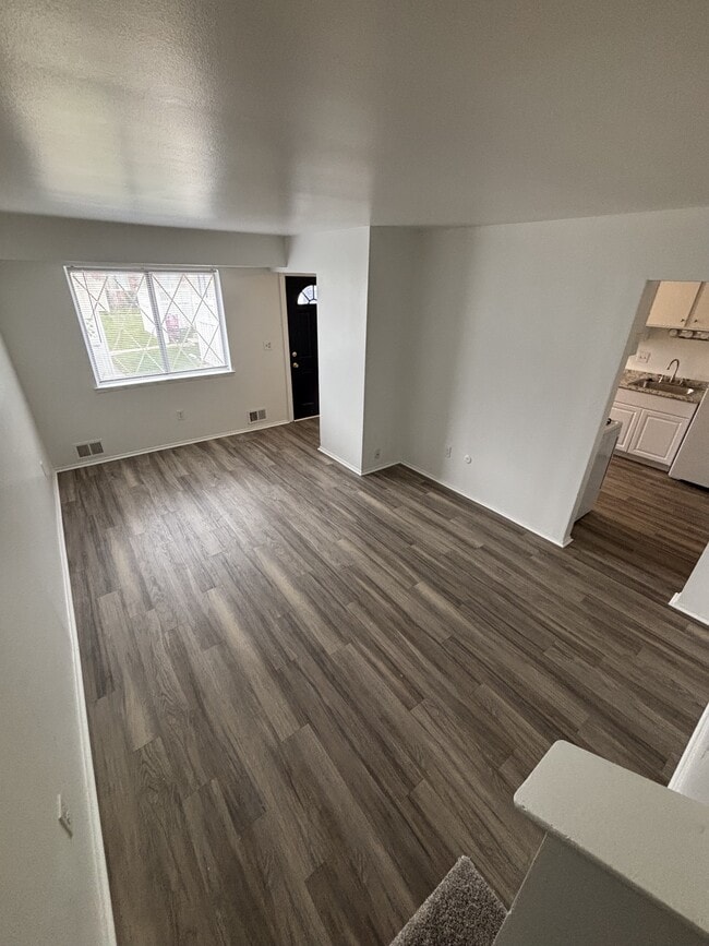 24885 Mayfair St in Flat Rock, MI - Building Photo - Building Photo