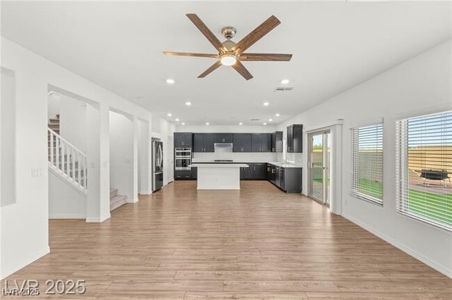 8326 Monroe Bay St in Las Vegas, NV - Building Photo - Building Photo