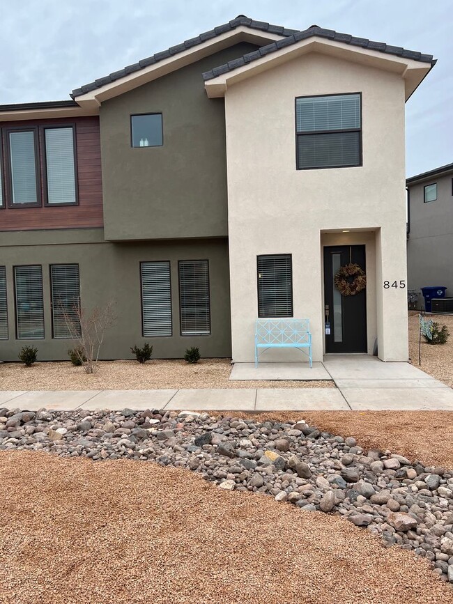 property at 845 S Scarlet Oak Ln