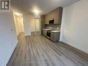 7439 Kingston Rd in Toronto, ON - Building Photo - Building Photo