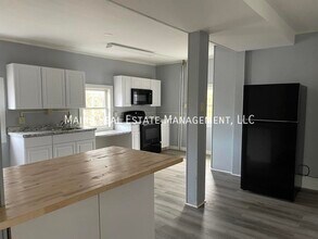 554 S Main St, Unit Apt 2 in Brewer, ME - Building Photo - Building Photo