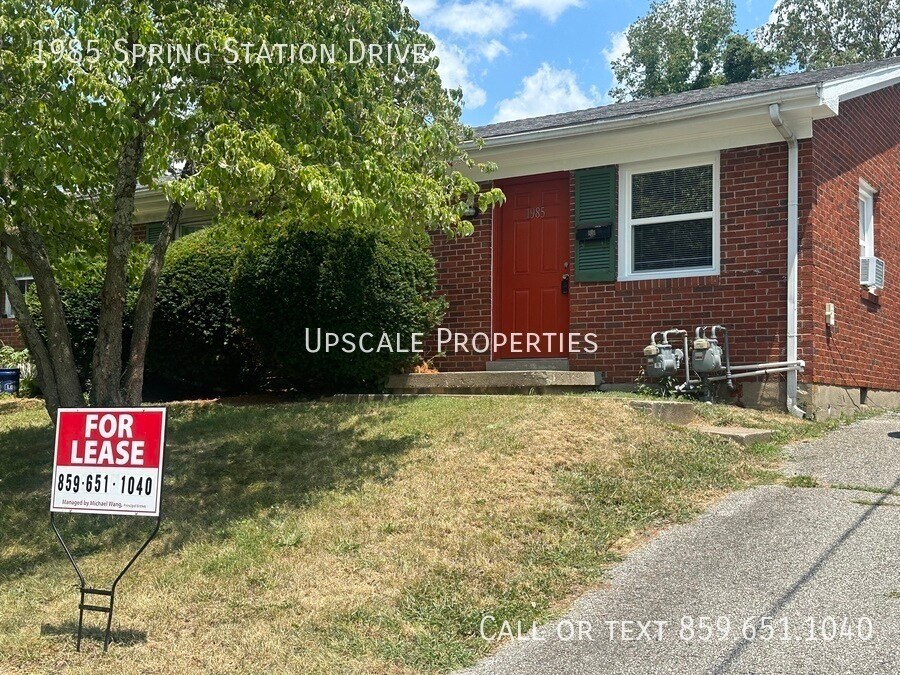 1985 Spring Station Dr in Lexington, KY - Building Photo