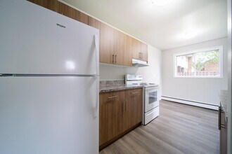 River Heights West in Edmonton, AB - Building Photo - Building Photo