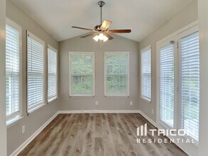 6231 Creekbrooke Ct in Browns Summit, NC - Foto de edificio - Building Photo