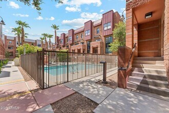 330 S Farmer Ave in Tempe, AZ - Foto de edificio - Building Photo