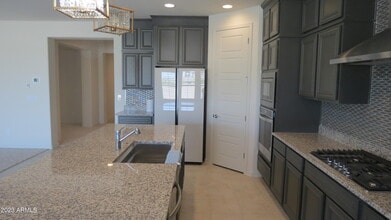 5862 N 86th Dr in Glendale, AZ - Foto de edificio - Building Photo