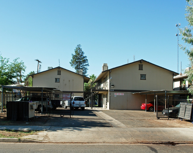 2515 W Fountain Way in Fresno, CA - Foto de edificio - Building Photo