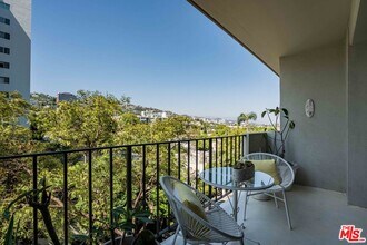 818 N Doheny Dr in West Hollywood, CA - Building Photo - Building Photo