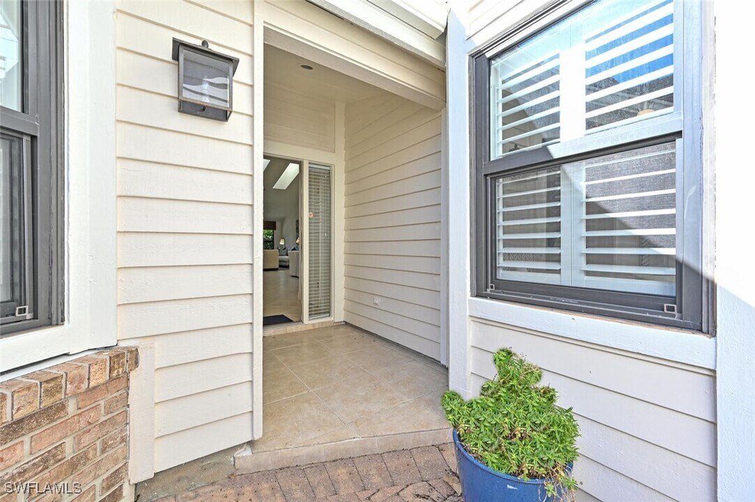 6631 Trident Way in Naples, FL - Building Photo