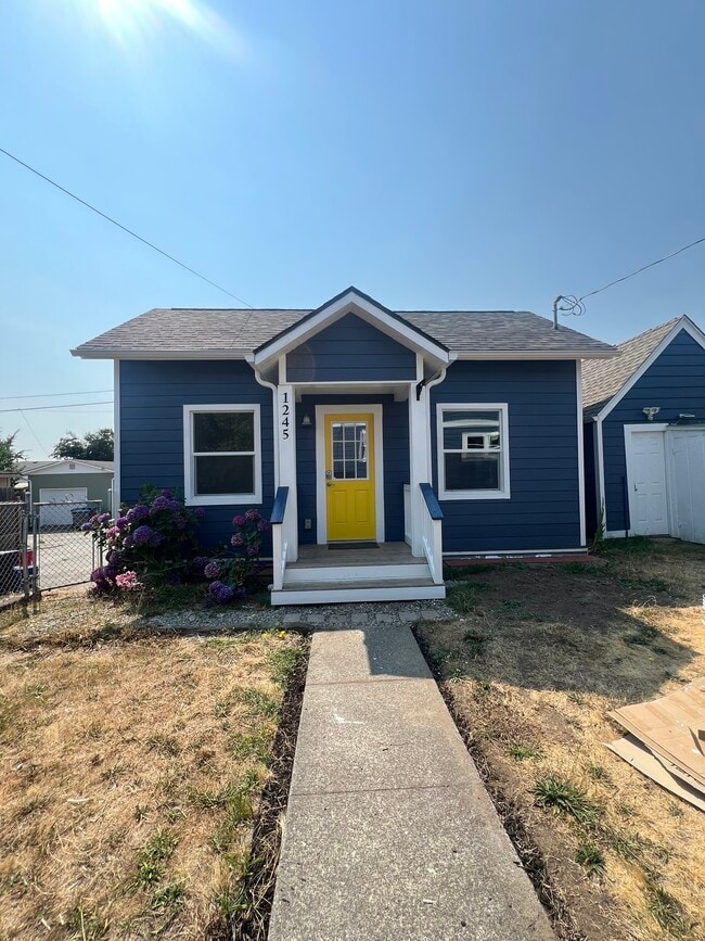1245 5th St in Bremerton, WA - Building Photo - Building Photo