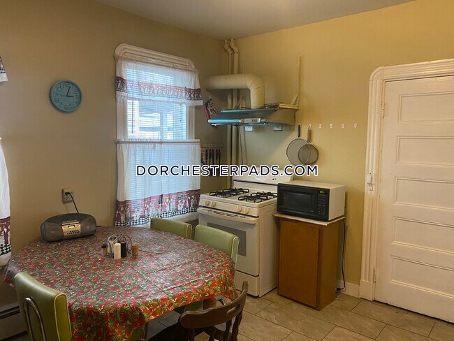 52 Crescent Ave in Boston, MA - Building Photo - Building Photo