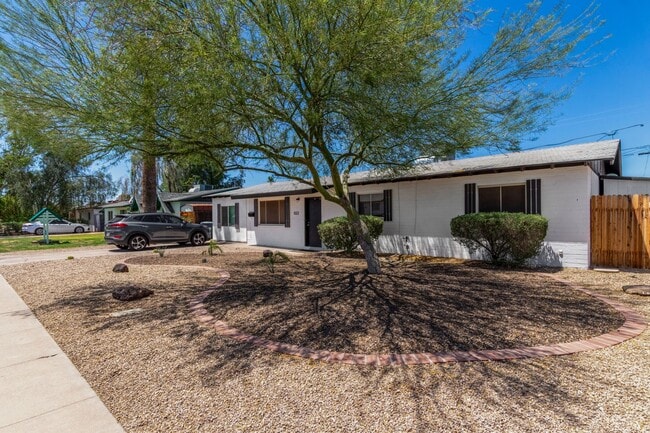 1122 W Elna Rae St in Tempe, AZ - Building Photo - Building Photo