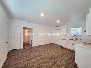 2566 Elm Ave-Unit -A in Long Beach, CA - Building Photo - Building Photo