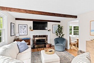 106 Weir St in Hingham, MA - Building Photo - Building Photo
