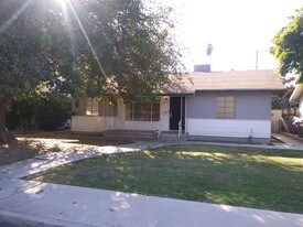 355 Olive St, Unit 355 #1/2 Olive street in Bakersfield, CA - Building Photo
