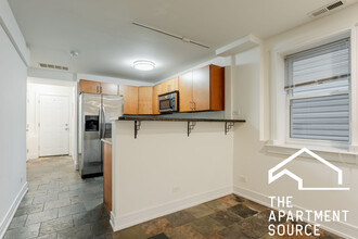 3023 N Oakley Ave, Unit GDN in Chicago, IL - Building Photo - Building Photo