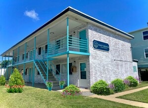 East Beach Apartments in Norfolk, VA - Foto de edificio - Building Photo