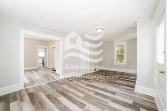 704 E Gift Ave in Peoria, IL - Foto de edificio - Building Photo