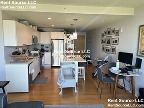 2 Earhart St, Unit 817 in Cambridge, MA - Building Photo - Building Photo