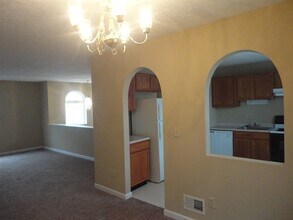 5933 Katelyn Ln in Canal Winchester, OH - Foto de edificio - Building Photo