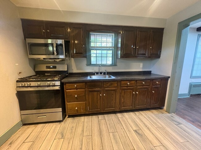 2860 Whitney Ave in Hamden, CT - Building Photo - Building Photo