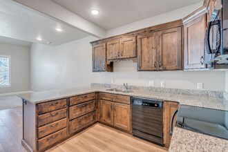 12249 S Marcellus Ct in Herriman, UT - Building Photo - Building Photo