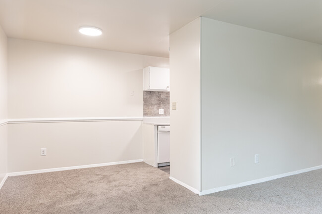 Wynwood Apartments in Richmond, VA - Building Photo - Interior Photo