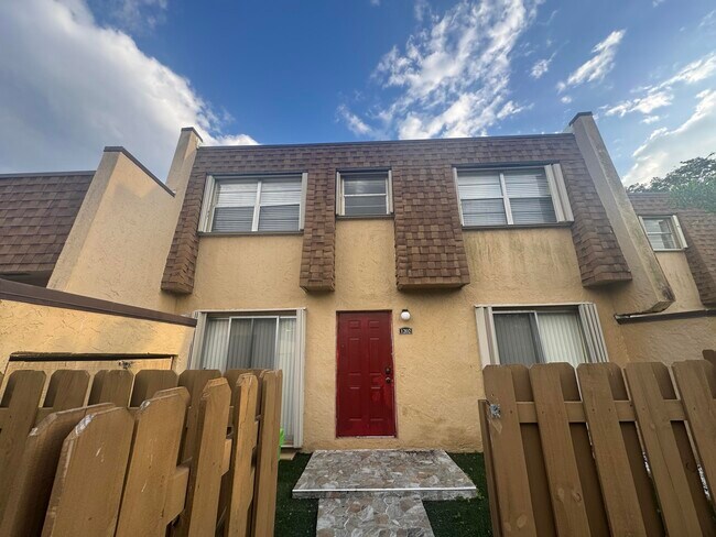 3691 NW 95th Terrace in Sunrise, FL - Building Photo - Building Photo