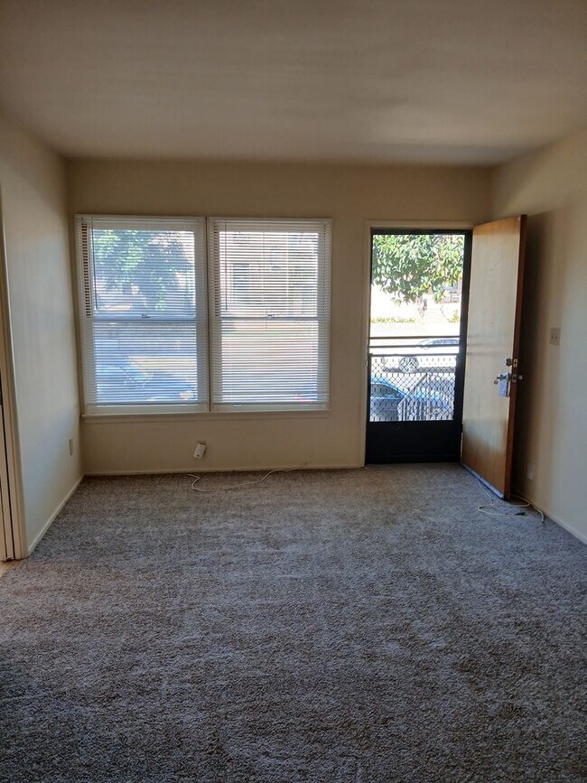 835 W 10th St-Unit -835 in Los Angeles, CA - Building Photo - Building Photo
