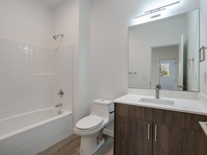 232 NE 61st Ave in Portland, OR - Building Photo - Interior Photo