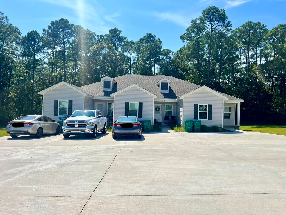 13585 Laurel Oaks Ln in Gulfport, MS - Building Photo