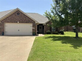 4077 Stonebridge Dr in Tyler, TX - Building Photo