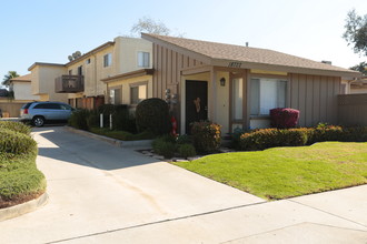 18722 Libra Cir in Huntington Beach, CA - Building Photo - Building Photo