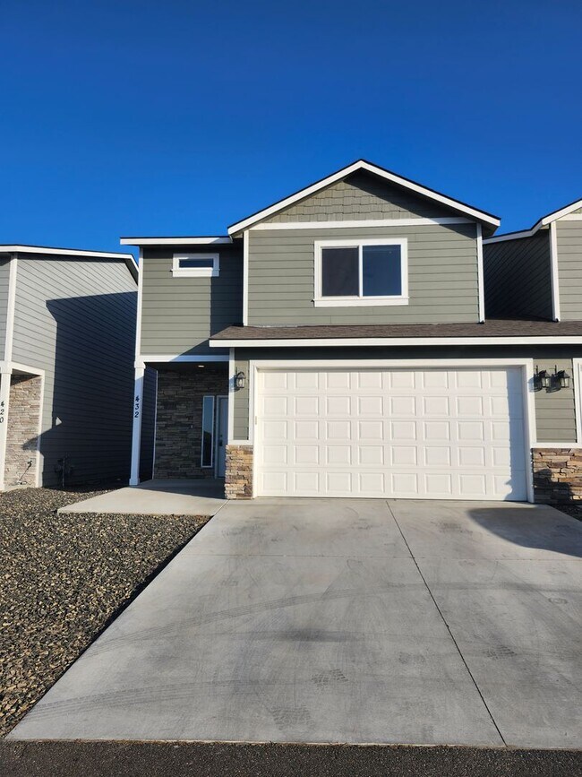 432 Bedrock Loop in West Richland, WA - Building Photo - Building Photo