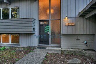 13787 NE 77th Pl in Redmond, WA - Building Photo - Building Photo