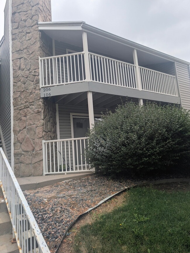 921 S Walden St, Unit 206