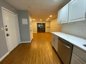 45 McCoba St, Unit 65 in Revere, MA - Foto de edificio - Building Photo