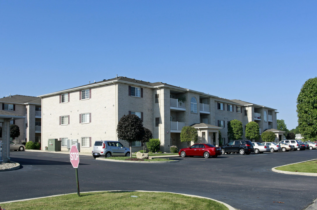 Brookstone Condominiums in Merrillville, IN - Building Photo