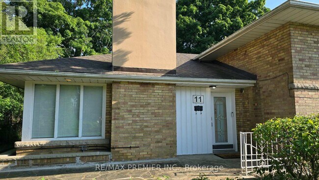 11 Northolt Ct in Toronto, ON - Building Photo - Building Photo