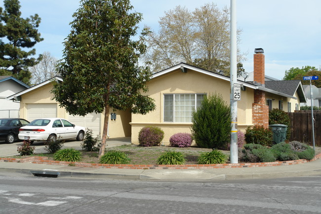 34848-34850 Perry Rd in Union City, CA - Building Photo - Building Photo