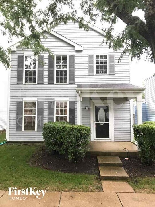 932 Symphony Dr in Aurora, IL - Foto de edificio