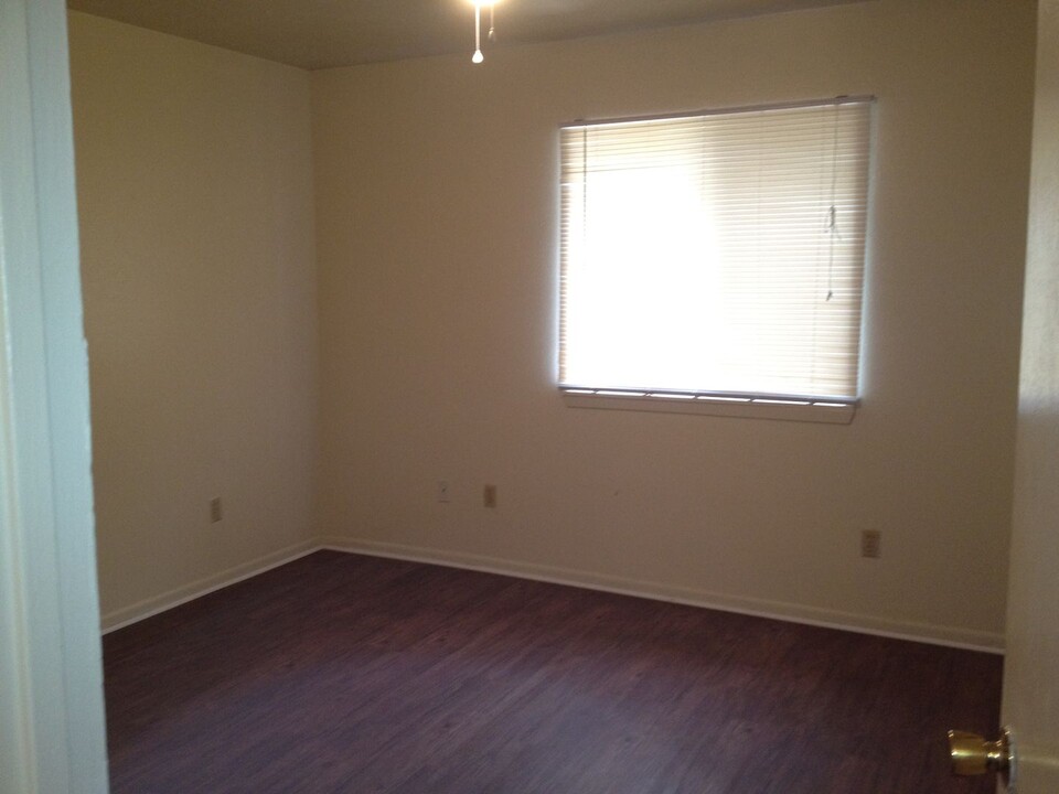 406 University Oaks Blvd in College Station, TX - Building Photo