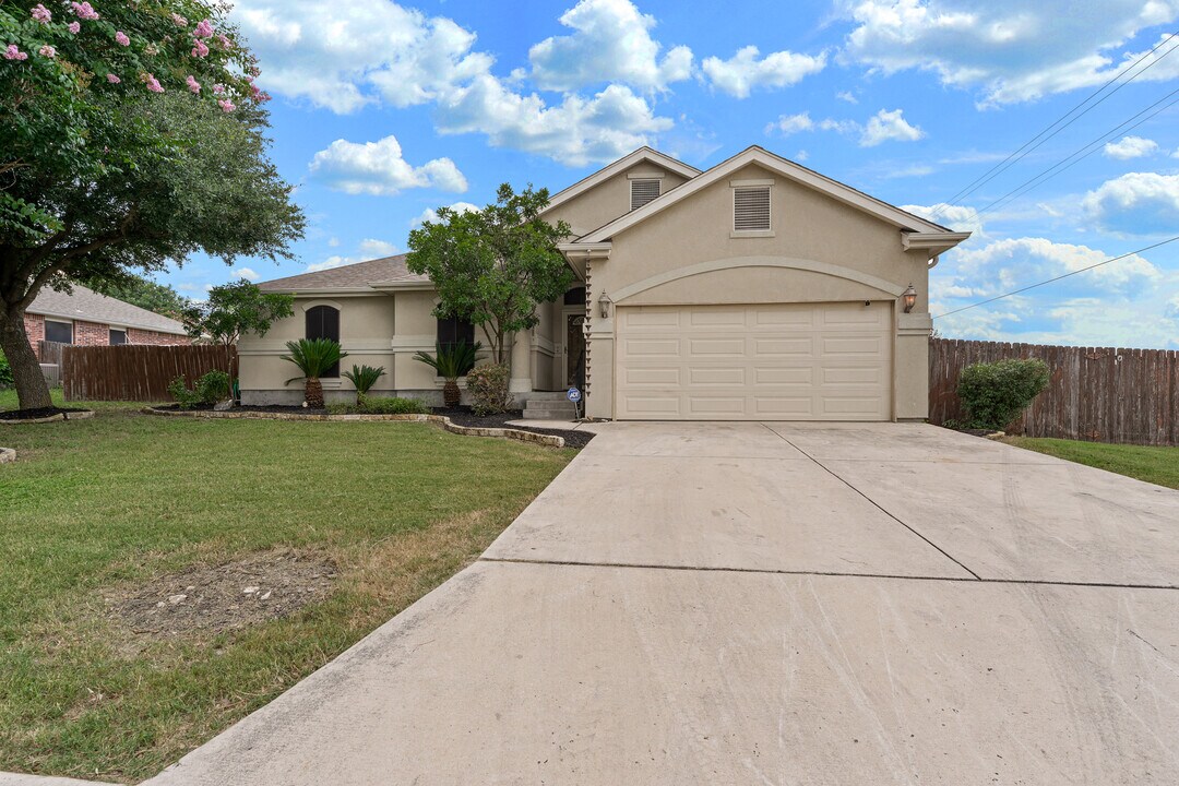 1214 Sugar Land Dr in New Braunfels, TX - Building Photo