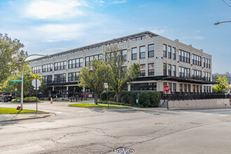 University Commons IV in Chicago, IL - Building Photo - Building Photo