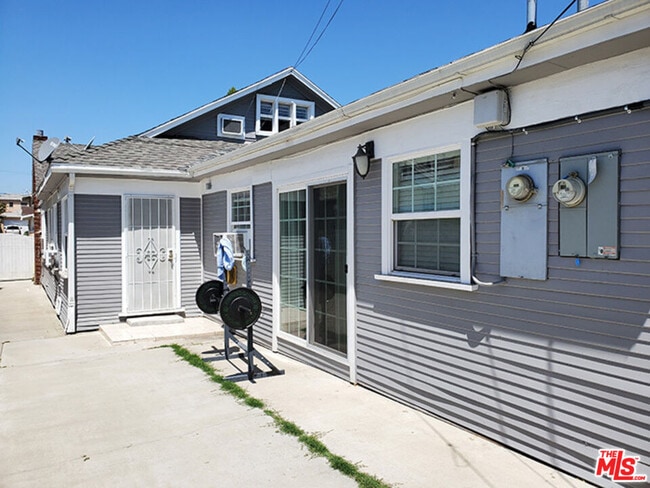 142 Serrano Ave in Los Angeles, CA - Building Photo - Building Photo