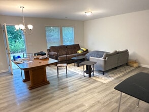 Room in House on Killian Ct in Raleigh, NC - Building Photo - Building Photo