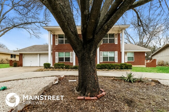 3812 Glenmont Dr in Fort Worth, TX - Foto de edificio - Building Photo